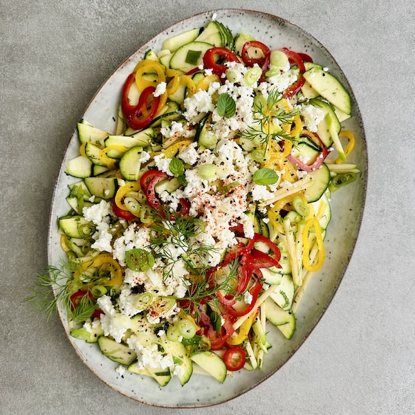 Bunter Zucchini-Salat