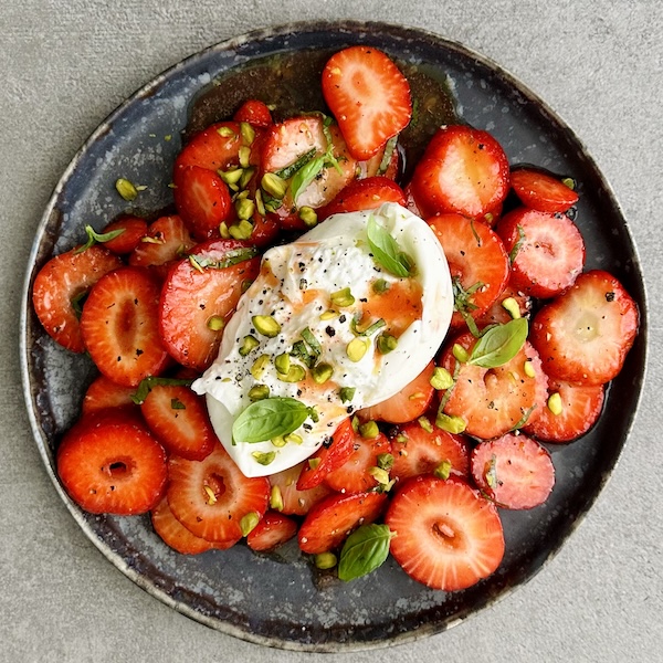 Erdbeer-Carpaccio mit Burrata