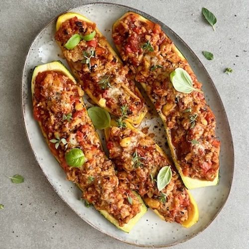 Gefüllte High-Protein-Zucchinis
