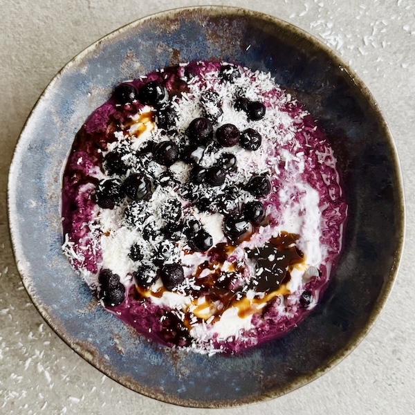 Chia-Pudding mit wilden Heidelbeeren